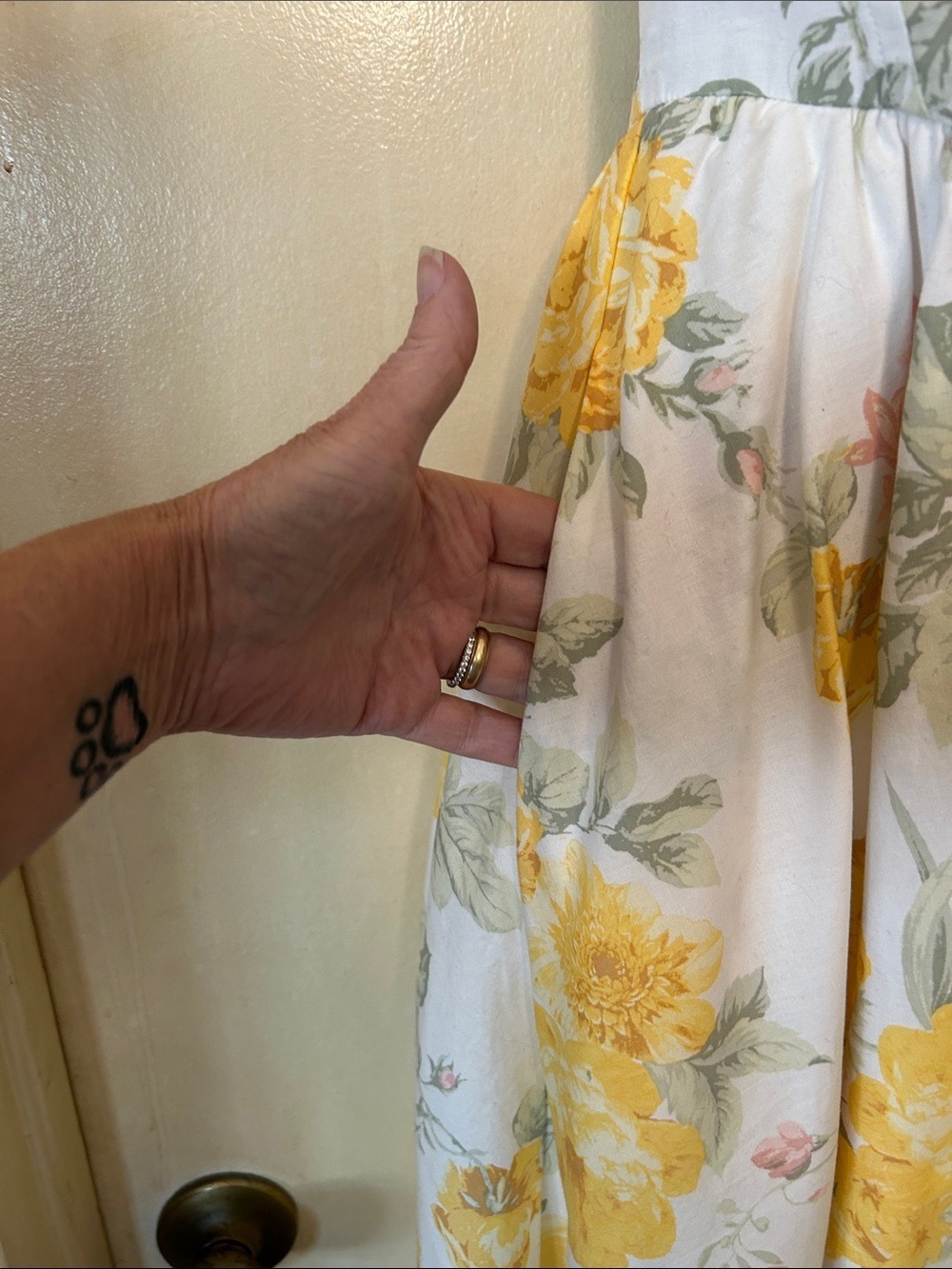 Wayf White Floral Corset Midi Dress with Yellow Roses size S - Picture 6 of 13